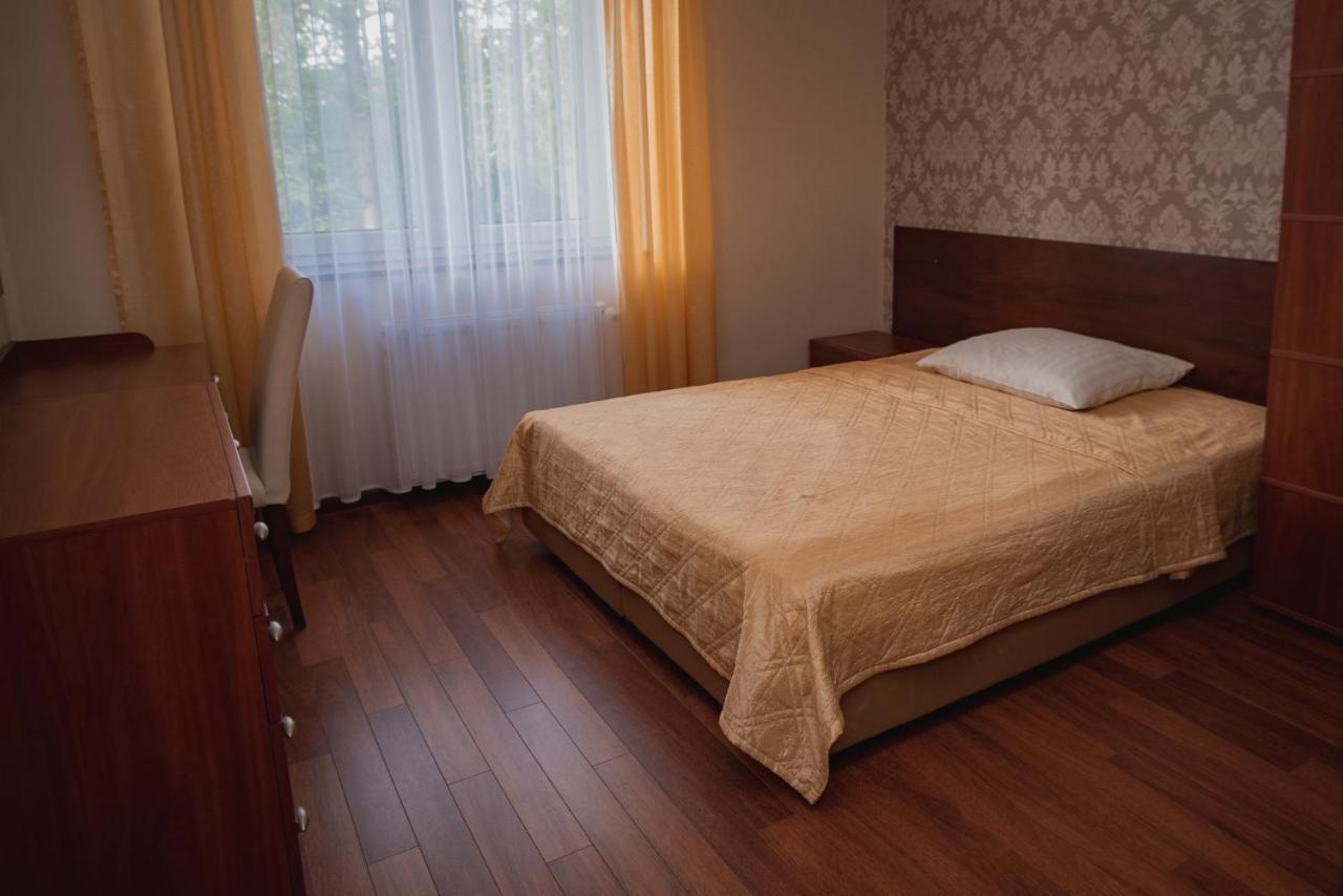 Dworek Dębina Debina  Zewnętrze zdjęcie